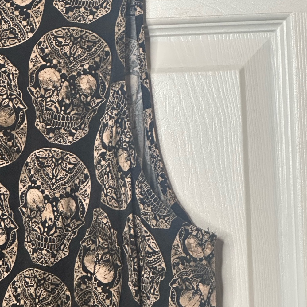 Torrid Black and Tan Patterned Blouse - Picture 4 of 9